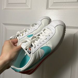 NIKE CORTEZ SHOES / LIGHT AQUA - COSMIC CLAY